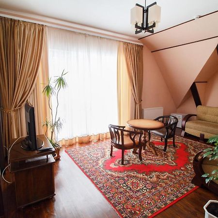 Hotel on Khmelnytskogo 8 Charków Zewnętrze zdjęcie