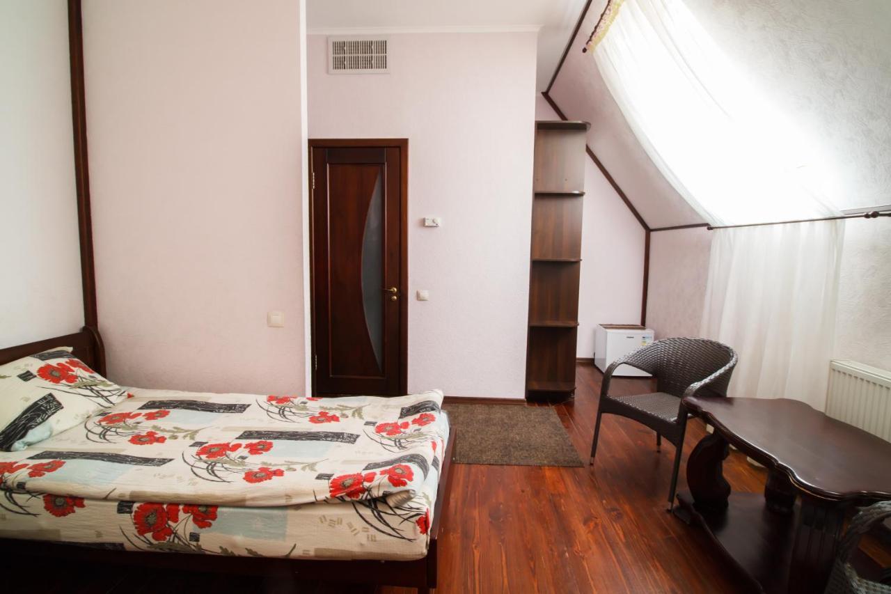 Hotel on Khmelnytskogo 8 Charków Zewnętrze zdjęcie